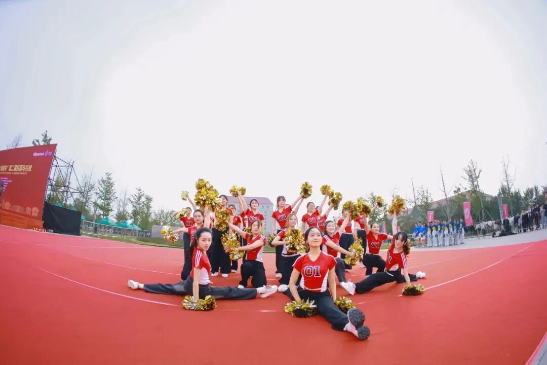 山大華天參加山東大學(xué)“海信杯”第二屆校園馬拉松啦啦操
